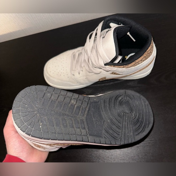 Nike air Jordan 1 mid SE Brown Elephant size 10 - Picture 5 of 7